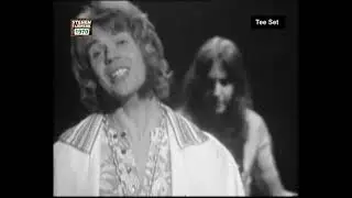 1970 Tee Set -   She Likes Weeds