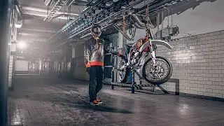 Elliot Gr&ouml;ndahl: KTM stunts in Cold stores