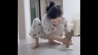 少妇穿睡衣洗漱打扫 🧹 Young Lady in PJs Washes Up & Cleans