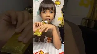 Makan coklat Silverqueen