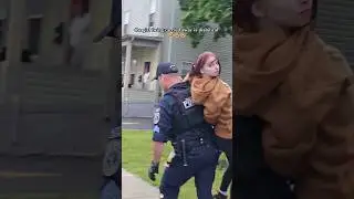 Serious police officer：comedic passerby#CopBanter #StreetMoments #funnyencounters