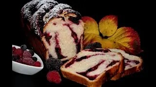 Babka aux fruits rouges