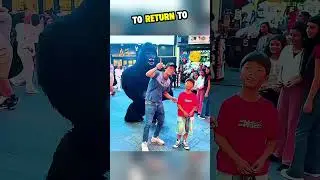 Когда гигантская горилла спасает положение 🦍 #доброта