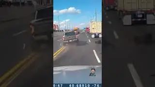 Truck vs mini truck #truck #trucker #educational #education #trucking #driver #noob