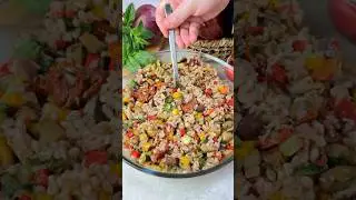 Questa insalata di farro e verdure &egrave; un arcobaleno di sapori e colori! #ricetta #food
