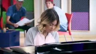 Violetta 3: Vilu suona al piano cantando 'Abrázame y verás'