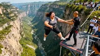 😂Bungee jumping on a 300m cliff😁丨Beautiful scenery#beauty#bungee jumping#cliff#sports😂Bungee jump