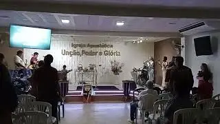 Ministério de louvor som solene adorando ao Senhor 