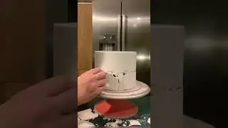 Cracked cake or made crack 🤔 😫 🤣 😭 it's a design 👌 😉 😎
