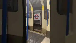 London Underground 1995 Stock Doors Closing #train #railway #london