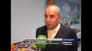 Eugene Shkolnikov in Kings Bay Y. Reporter Yulia Rydler.NTV-America
