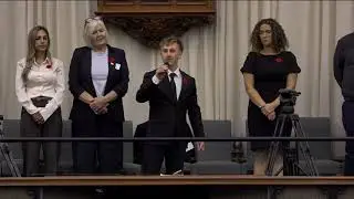 Benji Crane sings bilingual 