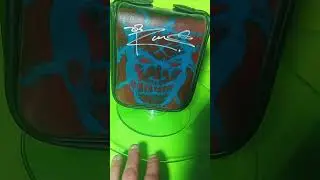 Смотри! Что я нарисовал! Подписанный белый футляр для CD-диска с зомби...