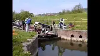 Stroudwater Navigation - Ryeford removing stop planks