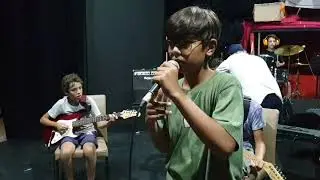 R&eacute;p&eacute;tition des ados de la Rock School Band au Th&eacute;&acirc;tre du CAFC