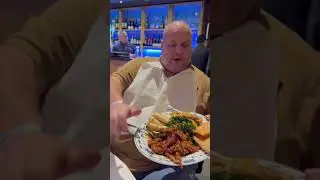 У БОЛЬШОГО ДЖОНА ОГРОМНАЯ КИТАЙСКАЯ ЗАКУСКА
