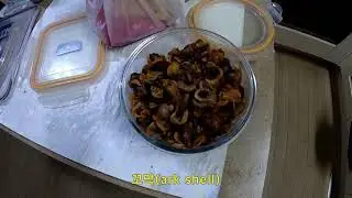 꼬막(ark shell), 홍합(sea mussel), 꼬막 비빔밥, 홍어 무침.(thornback salad)