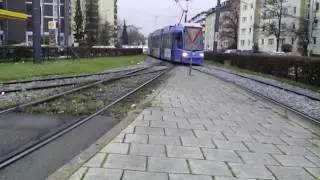 Einfahrt der Tram 27 am Petuelring (078)