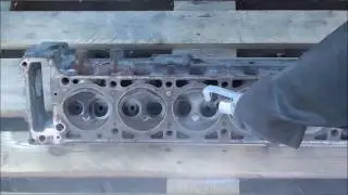 Klepzitting van motorblok reinigen met Soda / soda stralen - Powerplustools