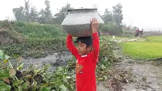 লিখনের মাথায় মাছের বোঝা লিখন কি পারবে  \ Amazing Village Fishing \ Our village life