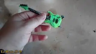 Lo&iuml;c Duruz miniature guitar made with 3d pen.