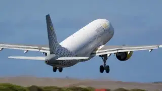 4k Landings & Take offs by the sea at Spain LPA