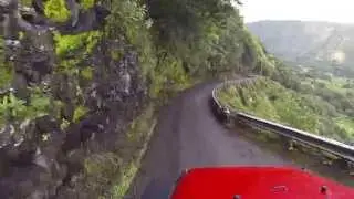 Waipi'o Valley - Drive Down to the Beach
