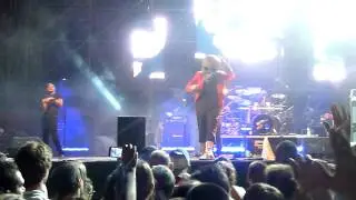 Caparezza - Ti sorrido mentre affogo LIVE 2011 Cagliari (07/17)