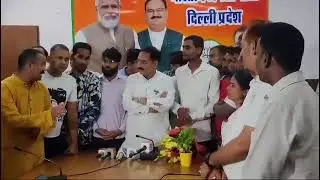 Bus Marshals met State President Shri Virendra Sachdeva to thank him for his support.