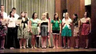 IUHPFL students sing for their host families
