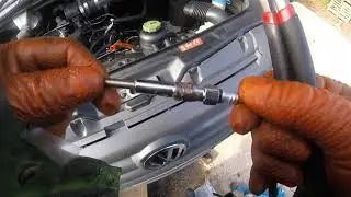 Replacing  glow plug for the first cylinder  Crafter 2 5/Замена свечи первого цилиндра  Crafter 2.5
