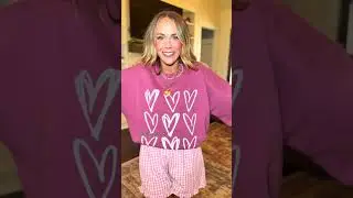 Soooo cute ✨🤩☁️ #heartsweatshirt #sweatshirt #heart #valentinesfit #winterfits #sweaterweather