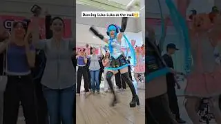 Luka Luka in Public 🔥 #hatsunemiku #mikucosplay #vocaloid #lukaluka #lukalukanightfever #cosplay