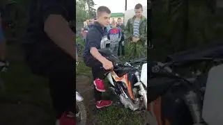 Racer Enduro 200 Молодежь пытается завести мотоцикл с кик стартера От 35 до 80 кг! #shorts