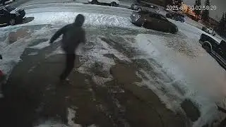 Chasing Thief In Underwear: Canadian chases a thief in his underwear in freezing temperature