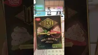New Wicked Mix To Reveal Vanilla Cupcake Kit Recipe 💚🩷 #wicked #wickedcupcakes #baking #recipe