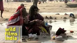 Ritual of offering sarees to mother Ganga