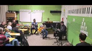 ČAJOVNA od kluků z 8.D V&iacute;deňsk&aacute; s Jardou na ZU&Scaron; Znojmo(Luk&aacute;&scaron; - kl&aacute;vesy, Petr - kytara, Jarda - basa)