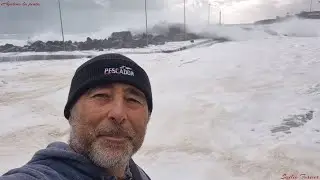 Catania zona San Giovanni Li Cuti devastata dal ciclone Harry con onde oltre i 7 - 8 metri 💯💯💯