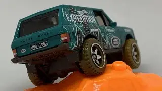 Hot Wheels Range Rover Classic (2022 Mud Studs)