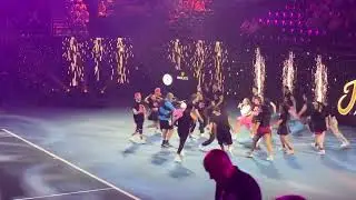 The cast of & Juliet performing at the opening of Australian Open Women’s Semifinal 2023 🔥
