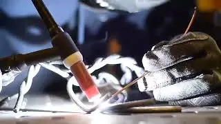 Artistic Metal Tree Sculpture