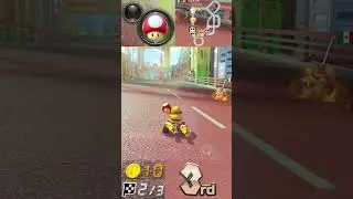 I Made a BAD move 😢 | Mario Kart 8 Deluxe | #shorts #nintendo