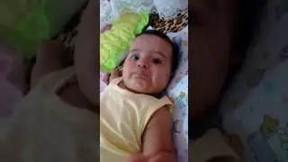 Linda da mam&atilde;e fazendo besourinho