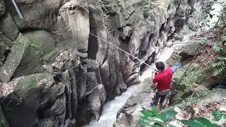 Mancing Ikan Di Tengah Jurang || Wild Fishing At Spot Extreme