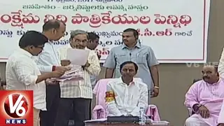 CM KCR Inaugurates Janahitha Bhavan | Holds Meet With Jounalist Families | V6 News
