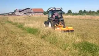 Agrokid beim Mulchen - Flächenmulcher Berti