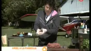 Ariel a la Parrilla - Brochettes de Cordero y salsa de berenjenas