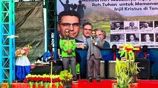 Bupati Paniai, membawa kantong kolekte, injil masuk 13 januari