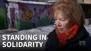 Sen. Tina Smith mourns Alex Pretti at Minneapolis memorial, calls for ICE accountability